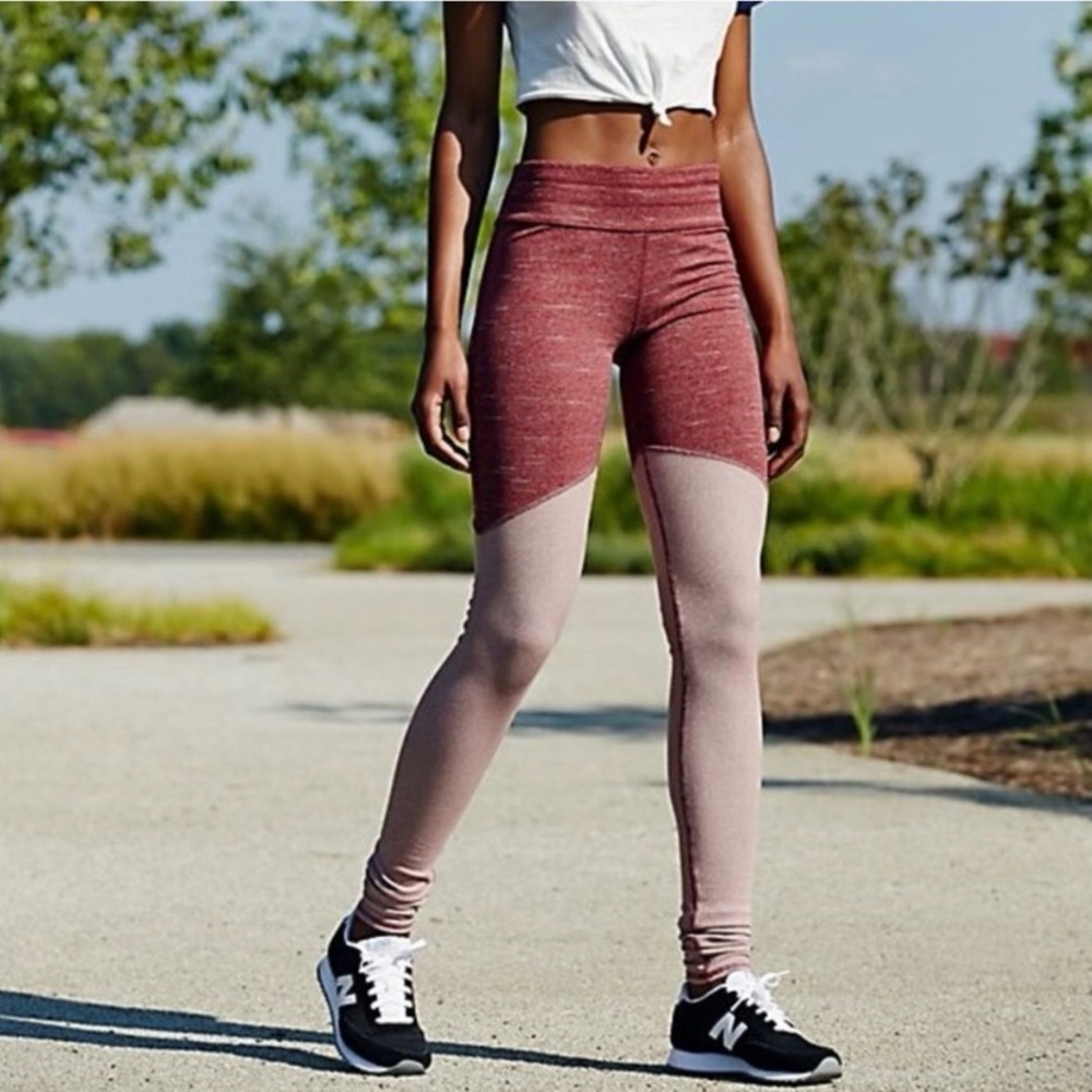 Free People Movement Evolution Mixed Knit Leggings Size XS Wine/Pink ** - Picture 2 of 3